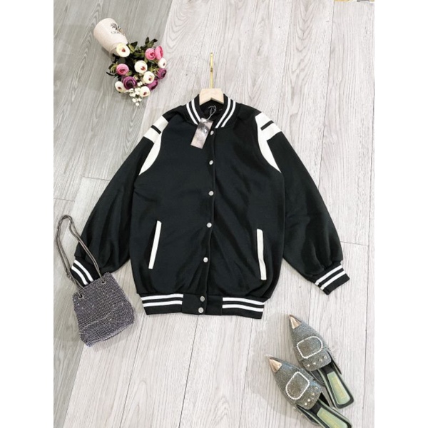Áo Khoác bomber vải nỉ vai phối da cúc bấm unisex đen viền trắng | BigBuy360 - bigbuy360.vn