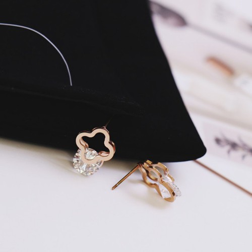 Bông Tai Cỏ 4 Lá Kẹp 1 Viên Đá Nhân Tạo Titan Ko Đen TT 3300