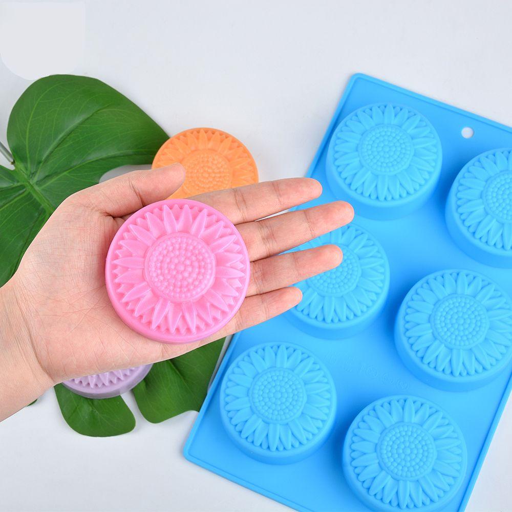 Khuôn Silicone Làm Xà Phòng 6 Ngăn Hình Bàn Chân Em Bé Đa Năng
