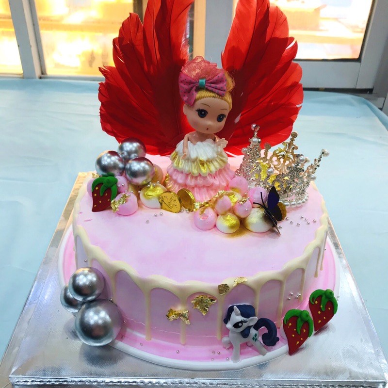 Cánh lông vũ trang trí bánh kem sang trọng hpbd