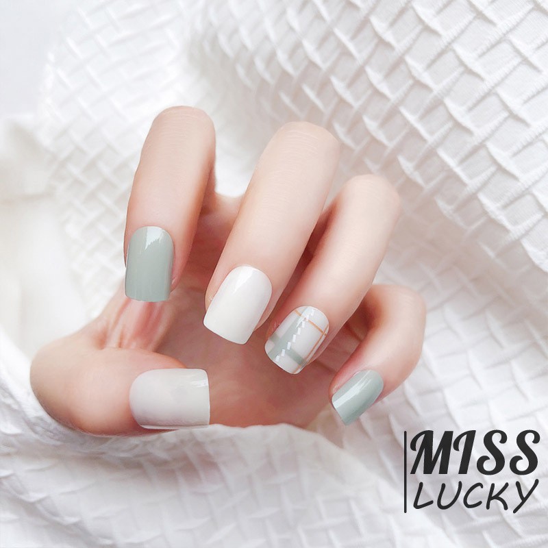 Set 24 Móng Tay Giả Họa Tiết Sọc Đơn Giản