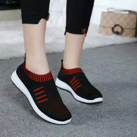 (_010) 12.12 Giày Slip On Họa Tiết Sọc Đen 4 Cho Bé