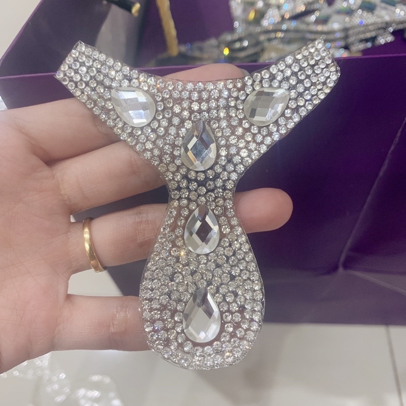Hình ủi đá bướm lá nhiều hình