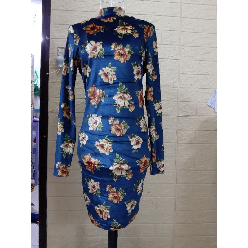 đầm nhung thun eo 74,v1=84( chốt live)