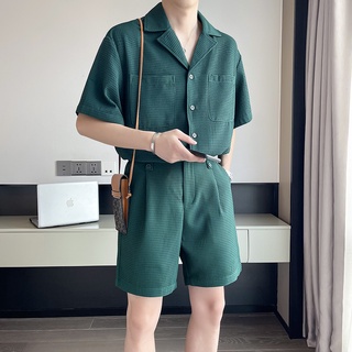 Set 2 món gồm áo sơ mi tay ngắn cổ vest + quần short dáng rộng phong cách thường ngày cho nam