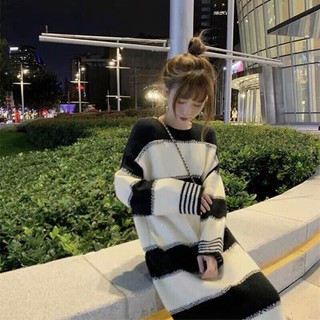 Váy len kẻ ngang