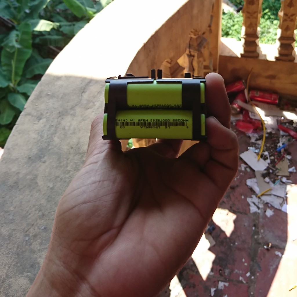 Pin 18v 4Ah (Sạc adapter) dùng cho máy vặn bulong , máy khoan kiểu dáng makita