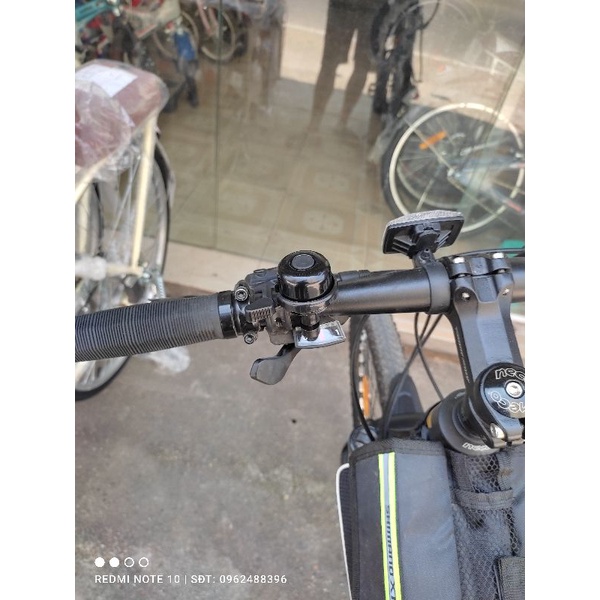 Chuông xe đạp kêu to 2 tiếng