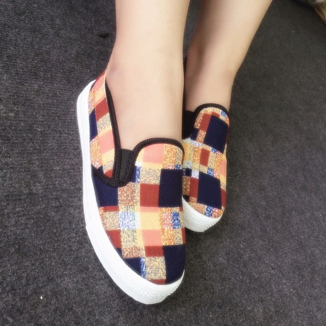 Giày slip on kẻ ô VV37 | BigBuy360 - bigbuy360.vn