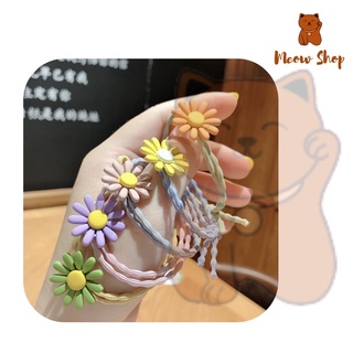 Dây buộc tóc hoặc gel rửa tay