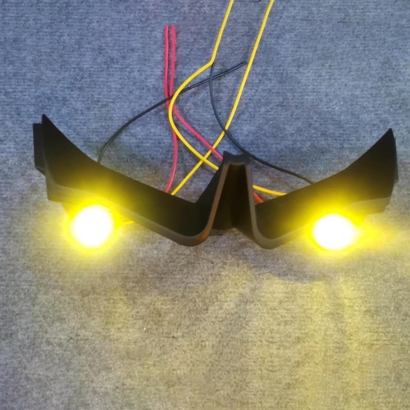 Cánh gió Winner X có đèn trợ sáng bi cầu ánh sáng trắng và vàng phá sương chính hãng Universe cho Winner X V2 V3