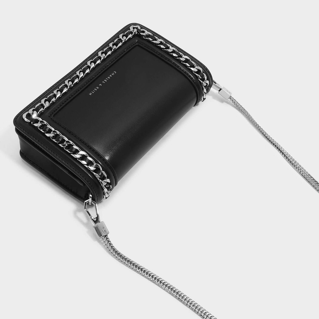 Túi Charles and Keith dáng CHAIN DETAIL CLUTCH
