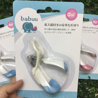 Bấm móng tay cho bé Babuu có kính lúp