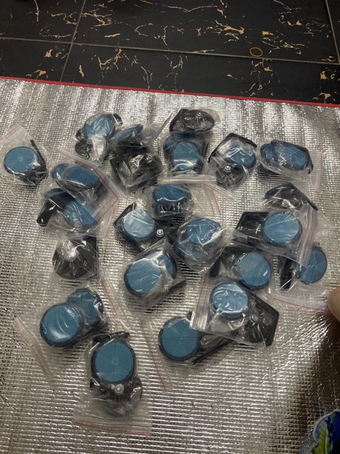 Mắt mèo phản quang màu xanh biển kèm bát gắn