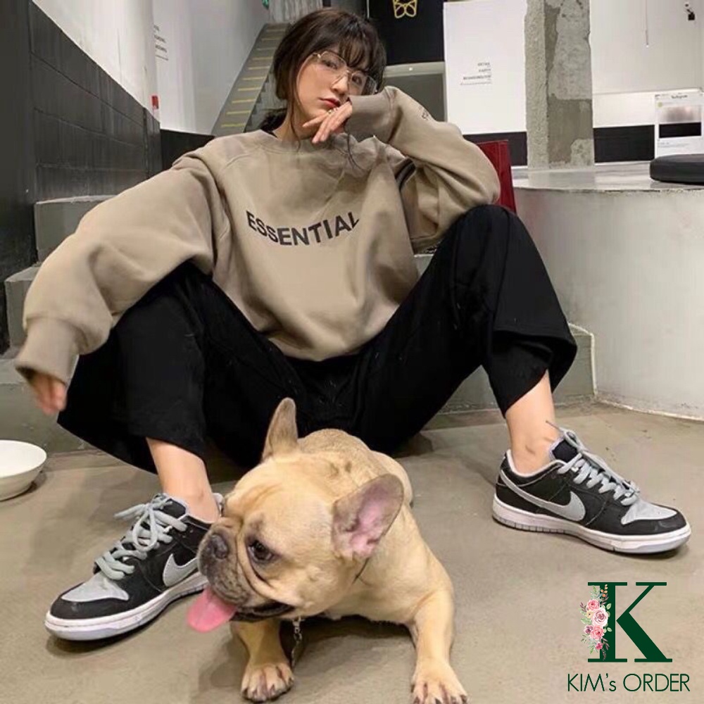 Áo Sweater ESSENTIAL Nam Nữ Unisex Màu Nâu Nhạt Cổ Tròn Dài Tay Chất Nỉ Bông Dày Dặn Hàng Quảng Châu Phom Rộng Năng Động