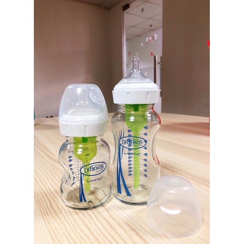 Bình sữa Dr.Brown’ cổ rộng Thủy Tinh Options Plus có dung tích 150ml và 270ml.