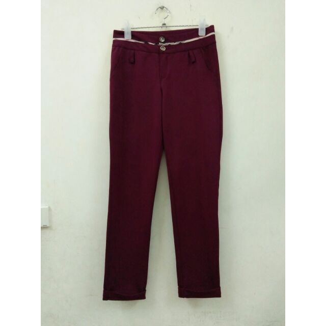 Quần tregging đỏ đô size M