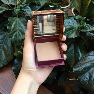 Hộp phấn tạo khối Benefit Hoola
