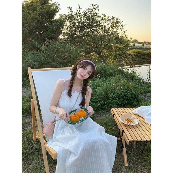 Đầm dài hai dây vintage màu trắng, chất boi thêu viền ren dễ thương