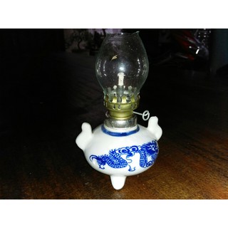 Đèn Dầu Cổ Điển (Đèn Gốm sứ 3 chân in rồng)