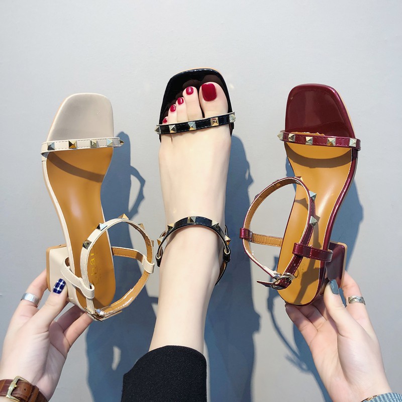 Giày sandal gót cao và dày kiểu La Mã đính đinh tán đẹp mắt thời trang mùa hè hàng mới 2019 dành cho bạn nữ