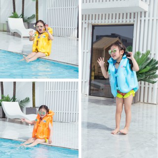 Áo phao bằng nhựa PVC an toàn cho bé
