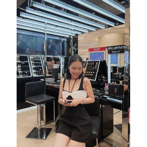 JUMP 2 DÂY ĐEN PHỐI TRẮNG NƠ NGỰC