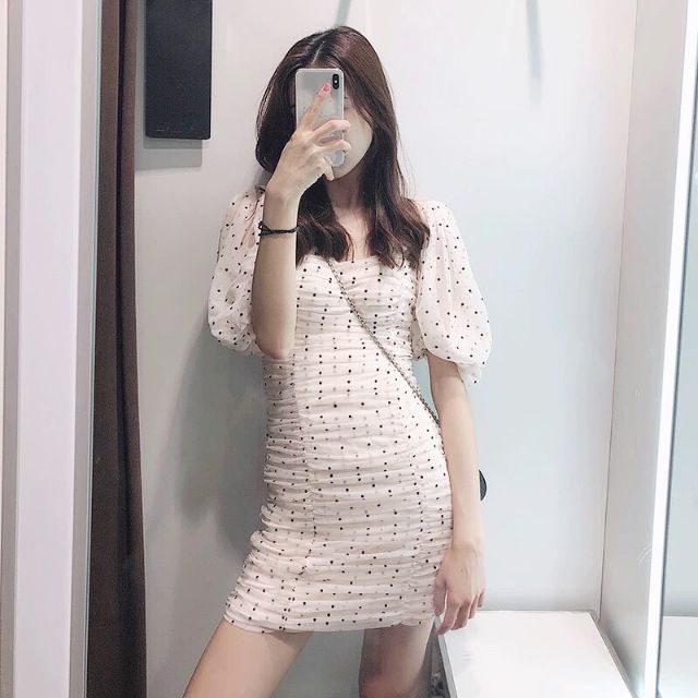 Đầm chấm bi voan lưới sang chảnh - Đàm ôm họa tiết chấm bi cổ khoét tay bồng lỡ phối chân váy sóng nước