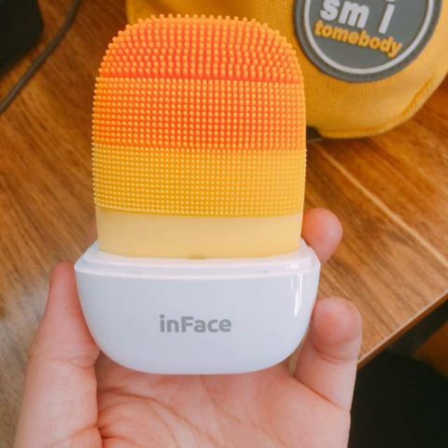 Máy rửa mặt Xiaomi inFace MS2000 làm sạch mặt bằng sóng siêu âm