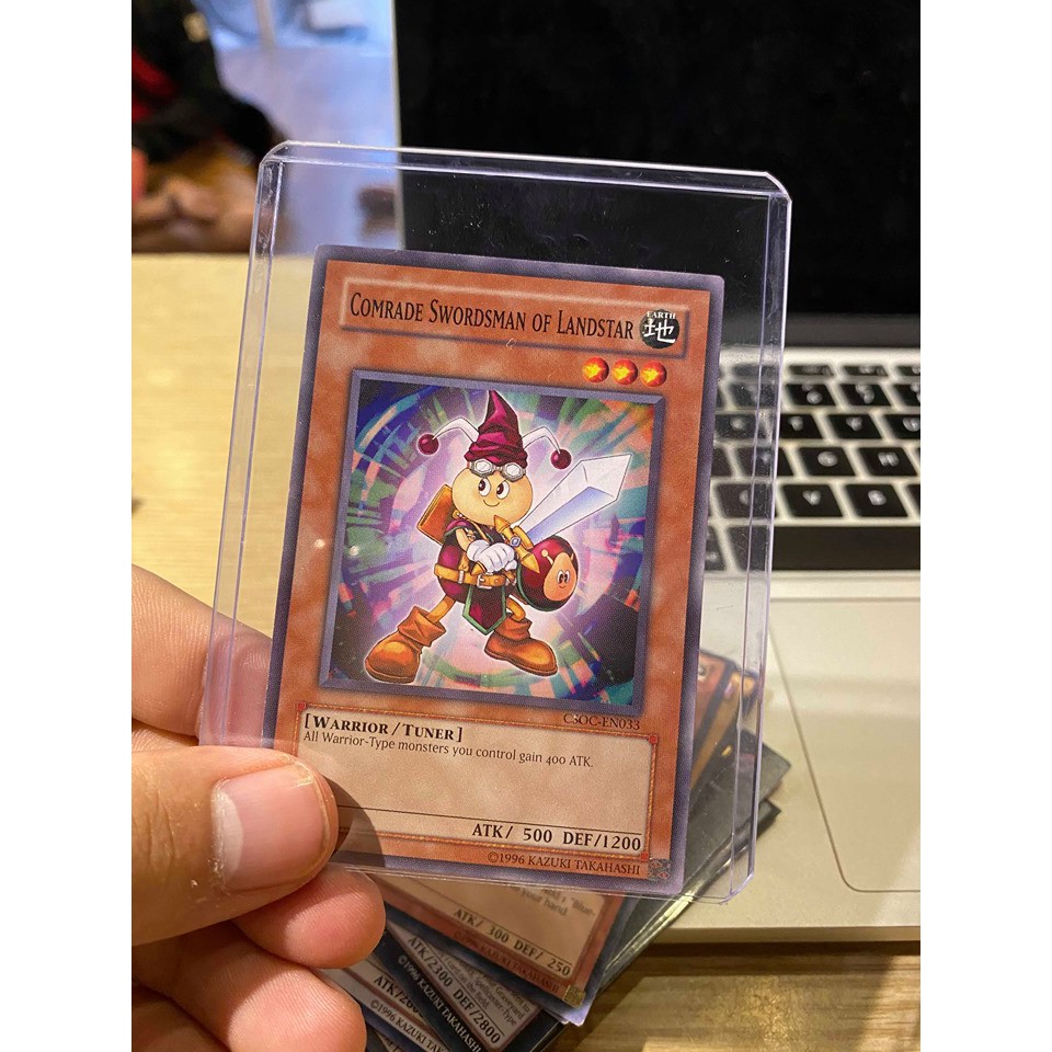 Lá bài thẻ bài Yugioh Comrade Swordsman of Landstar - Tặng bọc bài nhựa bảo quản