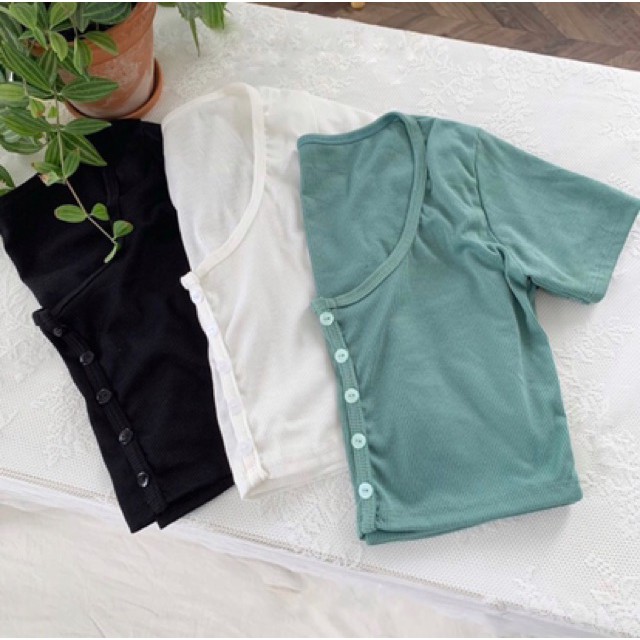 Áo croptop cổ tròn cúc cài tay ngắn len tăm xinh xắn ACRBUT048 | BigBuy360 - bigbuy360.vn