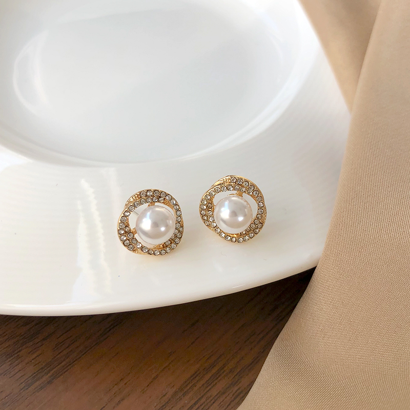 Khuyên tai đính ngọc trai kiểu dáng hình học phong cách thời trang