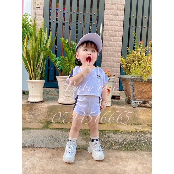 sét dơi addidasss cho bé( quần ôm sát và ngắn vui lòng chonn trừ hao size)
