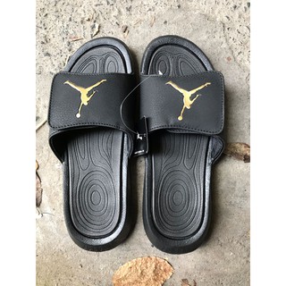 dép quai ngang màu đen logo vàng dành cho nam nữ kèm hộp