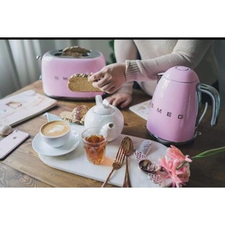 Ấm siêu tốc SMEG KLF03 hồng bóng( Hàng Đức)