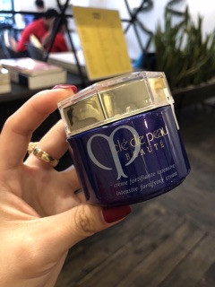 Kem dưỡng da Cle de Peau