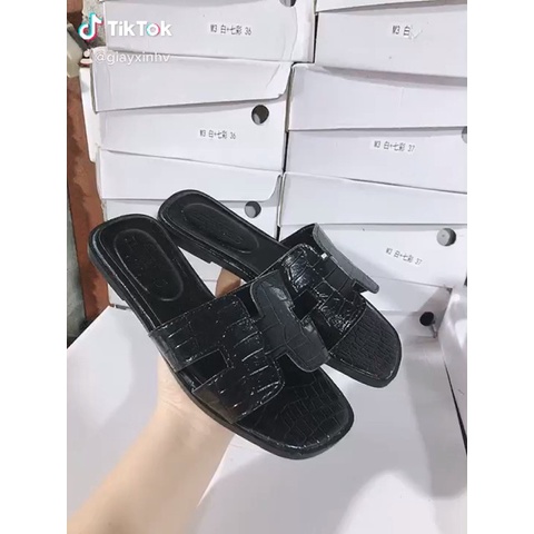 Dép lê chữ H da rắn màu đen