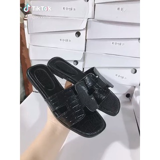 Dép lê chữ H da rắn màu đen