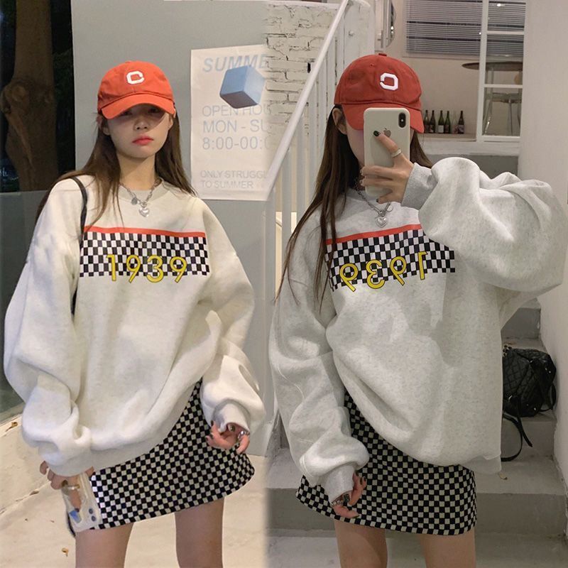 Set áo len họa tiết kẻ sọc và chân váy phong cách retro thời trang 2022