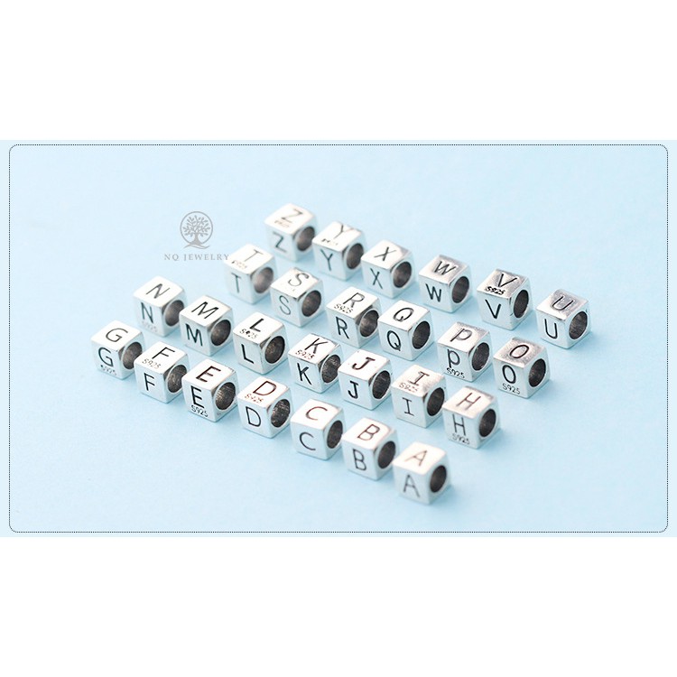 Chữ cái xỏ ngang vuông 4 mặt - Charm bạc phối vòng