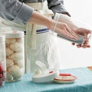 Hộp muối dưa cà 1,3L Lock&lock