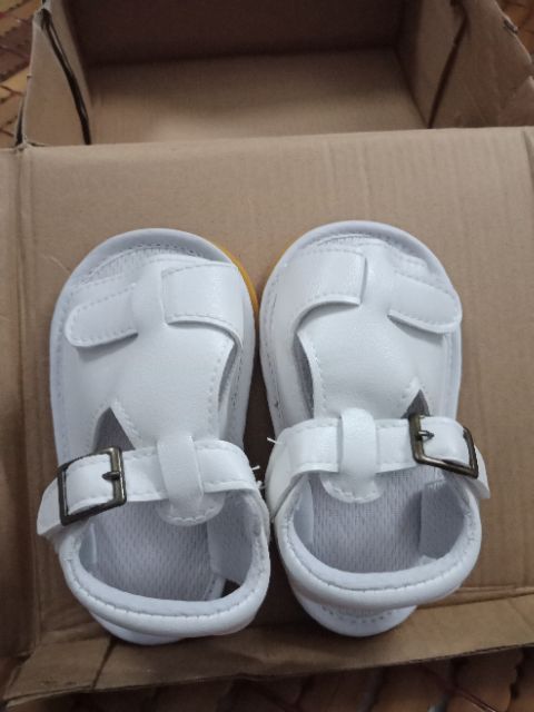 Giày tập đi cho bé