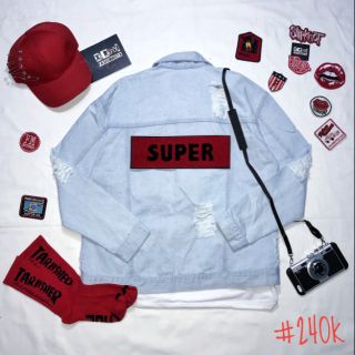 Áo khoác jeans rách lô gô