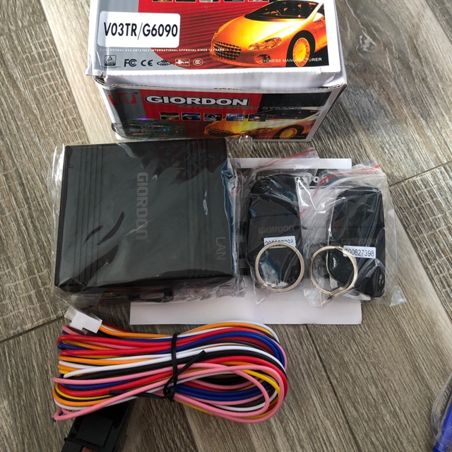 Sản phẩm gia đình làm: Phụ tùng ô tô/ combo 10 bộ khiển cửa VO3TR/G6090-12V