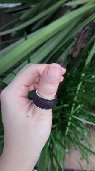 Nhẫn sừng , gỗ chạm vảy rồng