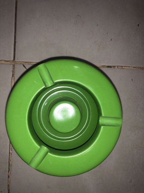 Gạt tàn thuốc nhựa