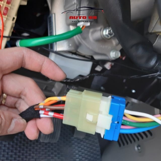 Nút Start Stop đề nổ từ xa trên khiển zin và khởi động trên nút bấm.Giắc nguồn cắm zin theo từng dòng xe