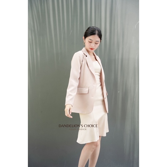 Áo Blazer tay dài bọc khuy hai túi nắp màu be by Dandelion | BigBuy360 - bigbuy360.vn