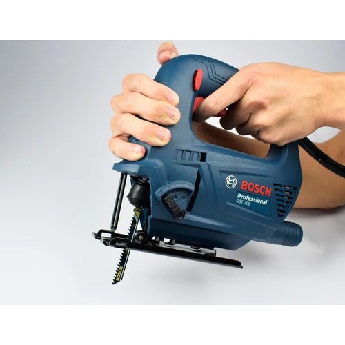 Máy cưa lọng Bosch GST 700