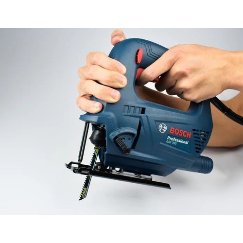 Máy cưa lọng Bosch GST 700